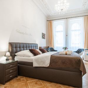 Camera grande con letto king size